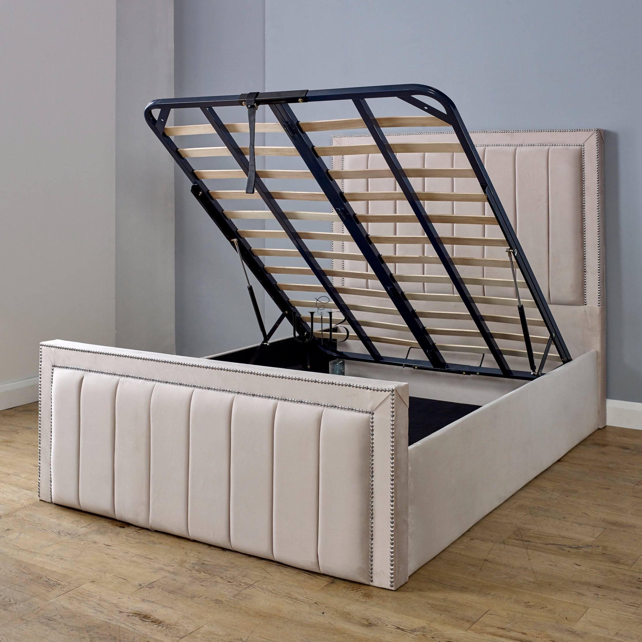 Modern Vertica Ottoman Bed